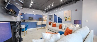 Ground Floor / Waterfront on The Rez in Madison!