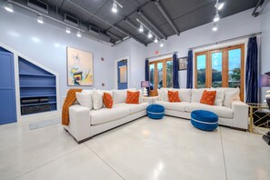 Smart TV, fireplace, stereo, offices