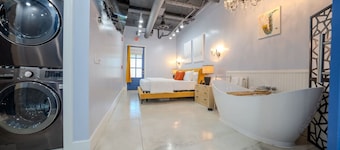 Ground Floor / Waterfront on The Rez in Madison!
