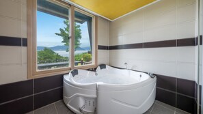 Basic Room, 1 Bedroom (F1) | 1 bedroom, free WiFi - Yeosu Falling in Blue Ocean View Pension (Yeosu)