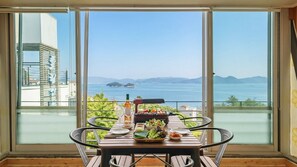 Exterior - Yeosu Falling in Blue Ocean View Pension (Yeosu)