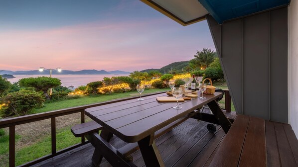 Basic Room, 1 Bedroom (B1) | 1 bedroom, free WiFi - Yeosu Falling in Blue Ocean View Pension (Yeosu)