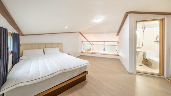 Basic Room, 2 Bedrooms (B6) | 1 bedroom, free WiFi - Yeosu Falling in Blue Ocean View Pension (Yeosu)