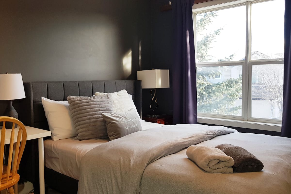 Habitación doble Confort, 1 cama Queen size (Bowness Room) | Muebles diferentes, cortinas blackout, wifi gratis y ropa de cama