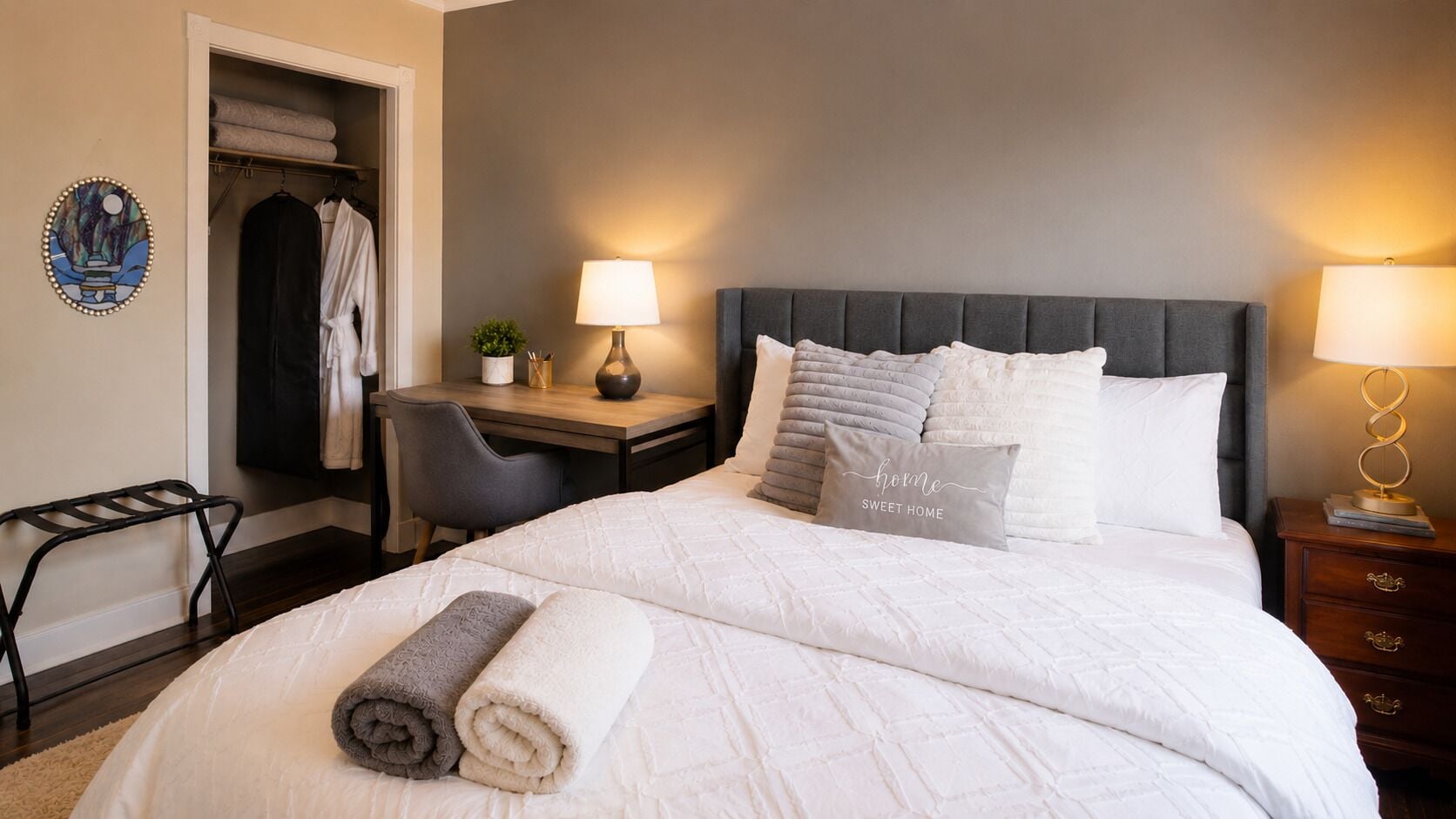 Quarto casal conforto, 1 cama Queen (Bowness Room) | Individualmente mobiliados, cortinas blackout, Wi-Fi de cortesia