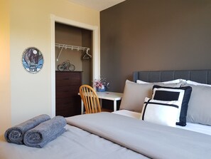 Habitación Confort doble, 1 cama de matrimonio (Bowness Room) | Mobiliario individual, cortinas opacas, wifi gratis y ropa de cama