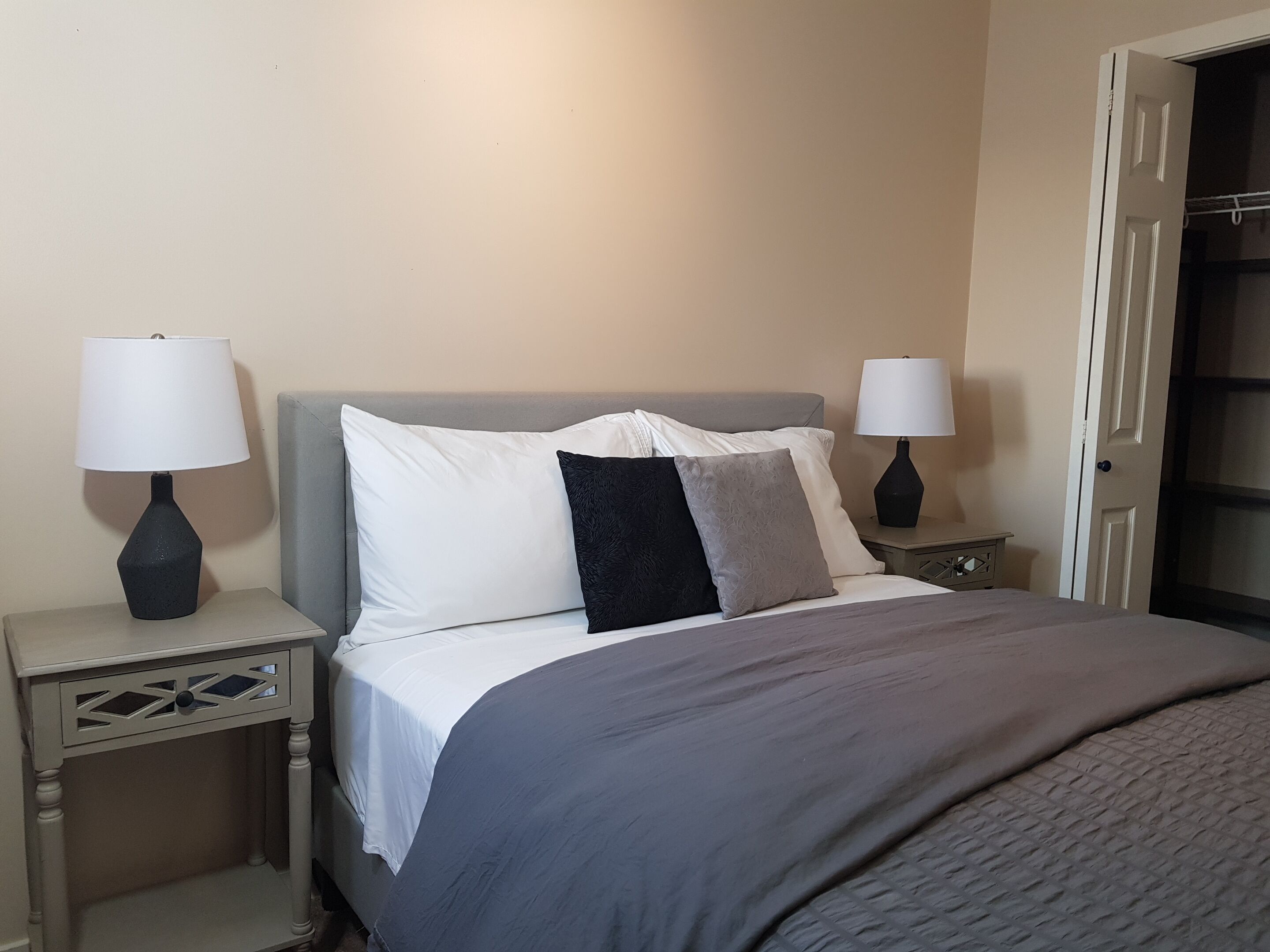 Photo - Tuscan Ridge Guesthouse Calgary West