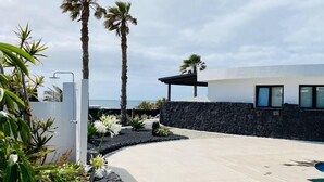 Unclassified image, 2 of 30, button - Casa Marina 4-bed Villa With Pool in Famara (Teguise)