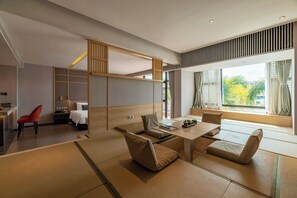 Family Twin Room | Free minibar, free WiFi, bed sheets - Lujiang Mega Hotel (Xiamen)