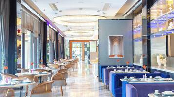 Breakfast, dinner served; Chinese cuisine, pool views