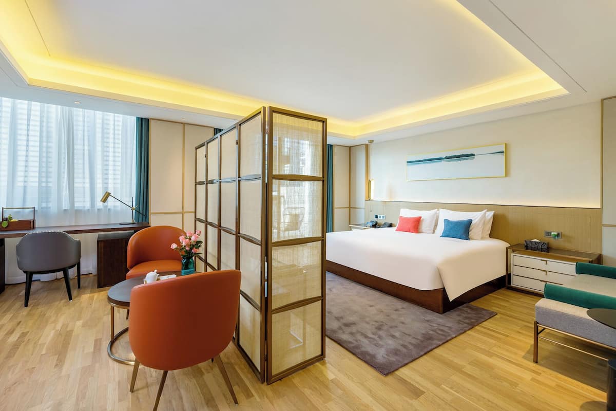 Minibar con artículos gratuitos, wifi gratis y ropa de cama