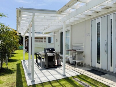 Newly built Allweather barbecue terrace a vill / Shimoda Shizuoka