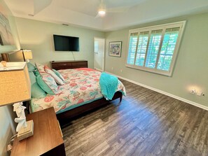 3 bedrooms, desk, iron/ironing board, travel cot - Spacious 3BR Beach House, Hot Tub, Walk to Ocean – Dog Friendly (Palm Coast)