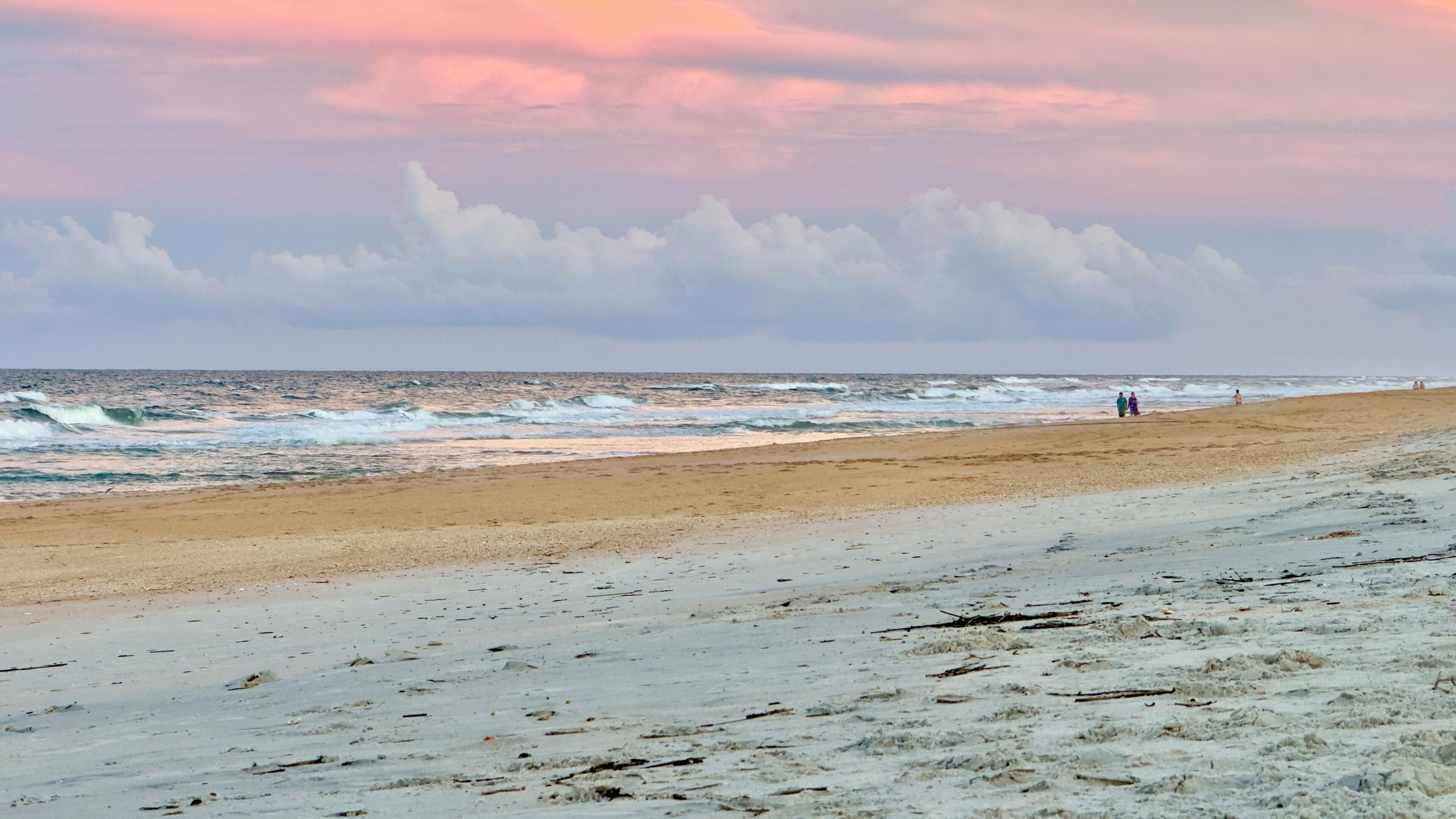 Nära stranden, solstolar och strandhanddukar