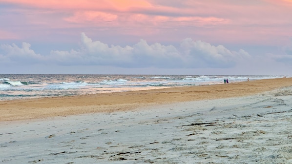 Beach nearby, sun loungers, beach towels