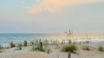Beach nearby, sun loungers, beach towels