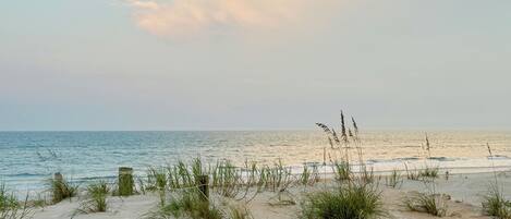 In Strandnähe, Liegestühle, Strandtücher