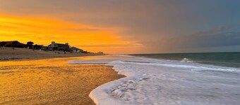 Spacious 3BR Beach House, Hot Tub, Walk to Ocean – Dog Friendly