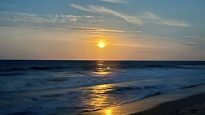Beach nearby, sun-loungers, beach towels - Spacious 3BR Beach House, Hot Tub, Walk to Ocean – Dog Friendly (Palm Coast)