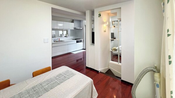 3 bedrooms, desk, free WiFi, bed sheets