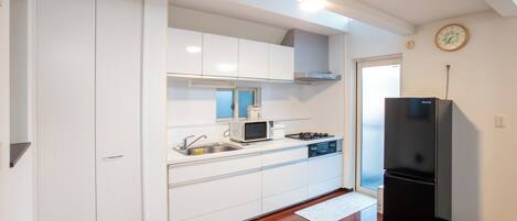 雪櫃、微波爐、爐具、廚房用具/餐具/器皿