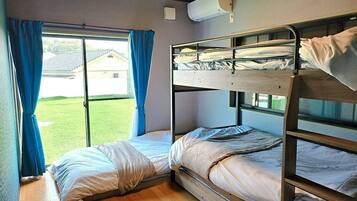 3 bedrooms, desk, iron/ironing board, free WiFi