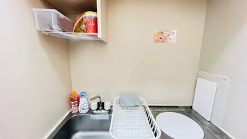 Fridge, microwave, stovetop, cookware/dishes/utensils