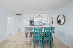 Dining - 2 BR Beach Condo, Boutique Resort, 1st Fl Walkout, Steps to Pool & Beach Sleep 6 (Satellite Beach)