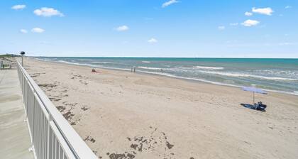 2 BR Beach Condo, Boutique Resort, 1st Fl Walkout, Steps to Pool & Beach Sleep 6