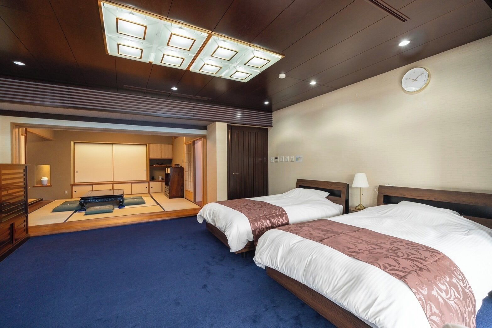 6 bedrooms, desk, iron/ironing board, free WiFi