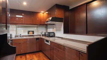Fridge, microwave, stovetop, cookware/dishes/utensils