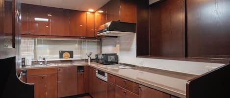 Fridge, microwave, stovetop, cookware/dishes/utensils