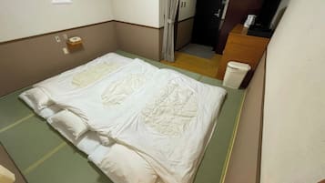 1 室のベッドルーム、デスク、アイロン / アイロン台、WiFi (無料)