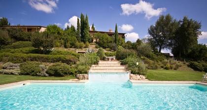 Villa La Cascata with swimming pool