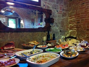 Dining - Villa La Cascata with swimming pool (Chiusi)