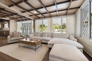 Smart TV - New 5 Bedroom Private Pool near superfood (Noord)