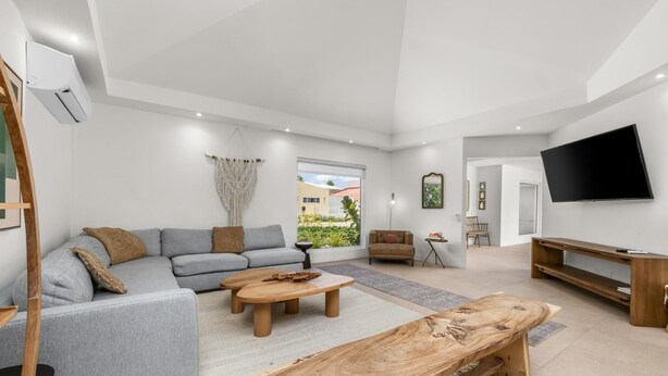 Smart TV - Colonial Modern Villa Sleep 14-Pool, Palapa, Court (Noord)