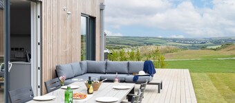 6 The Vista - Hot tub/ Pet friendly/ On-site pool/ EV Charger/ Ecohome