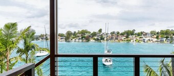 Lake Macquarie Waterfront 5 Bedroom Luxury Home With Private Jetty And Pool Room