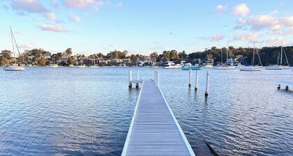The Lake House at Lake Macquarie - Waterfront 5 Bedroom Luxury Home With Jetty