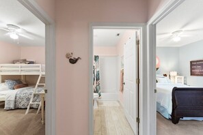 4 Schlafzimmer, Schreibtisch, Bügeleisen/Bügelbrett, kostenloses WLAN