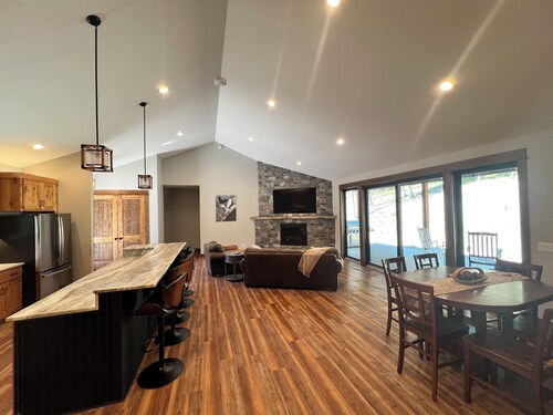 Spacious Seeley Lake luxury home 4-BDR, 4 bath.  Snowmobiler/Adventurer paradise