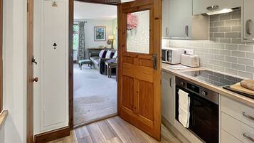 Micro-ondas, fogão, lava-louças