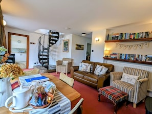 TV, fireplace, DVD player - Gamekeeper's Cottage near Martinhoe (Parracombe)