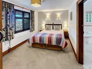 1 bedroom, iron/ironing board, internet, bed sheets