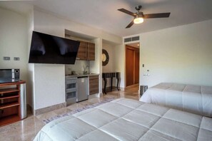 2 bedrooms, iron/ironing board, travel cot, WiFi