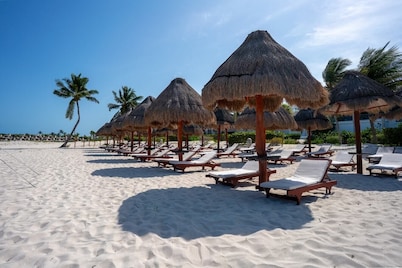 2BR Beachfront Exclusive Condo w/ Top Features