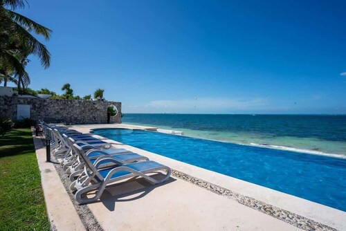 Casa Iguana | 4 BR | Beachfront Family Residence
