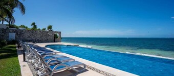 Casa Iguana | 4 BR | Beachfront Family Residence
