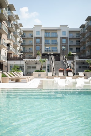 Pool - Cozy 1-bedroom in enjoyable Houston with fitness room, WiFi, Pool, Balcony (Houston)
